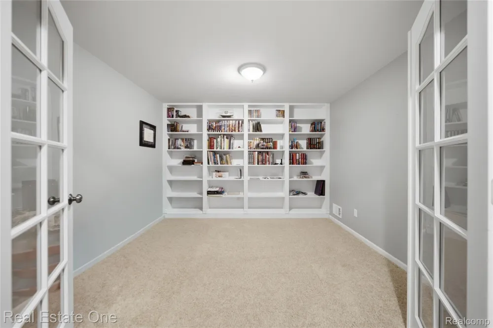 8707 Bridlewood Trail Hartland Township, MI 48843