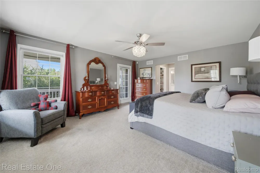 8707 Bridlewood Trail Hartland Township, MI 48843