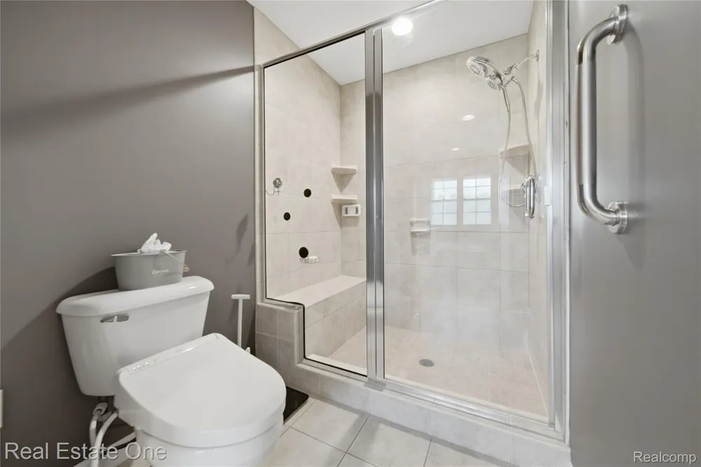 8707 Bridlewood Trail Hartland Township, MI 48843