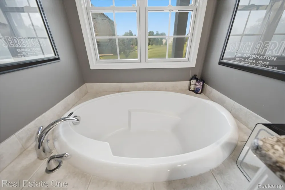 8707 Bridlewood Trail Hartland Township, MI 48843