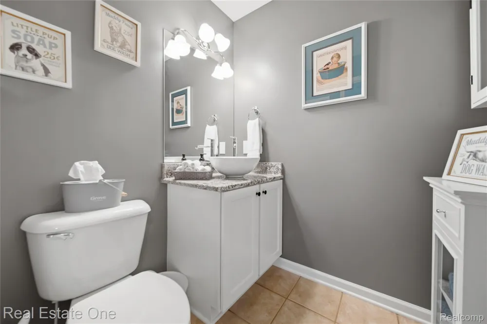 8707 Bridlewood Trail Hartland Township, MI 48843