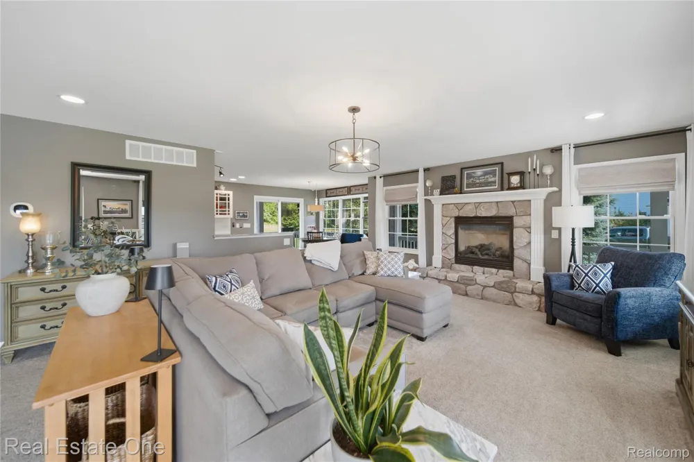 8707 Bridlewood Trail Hartland Township, MI 48843