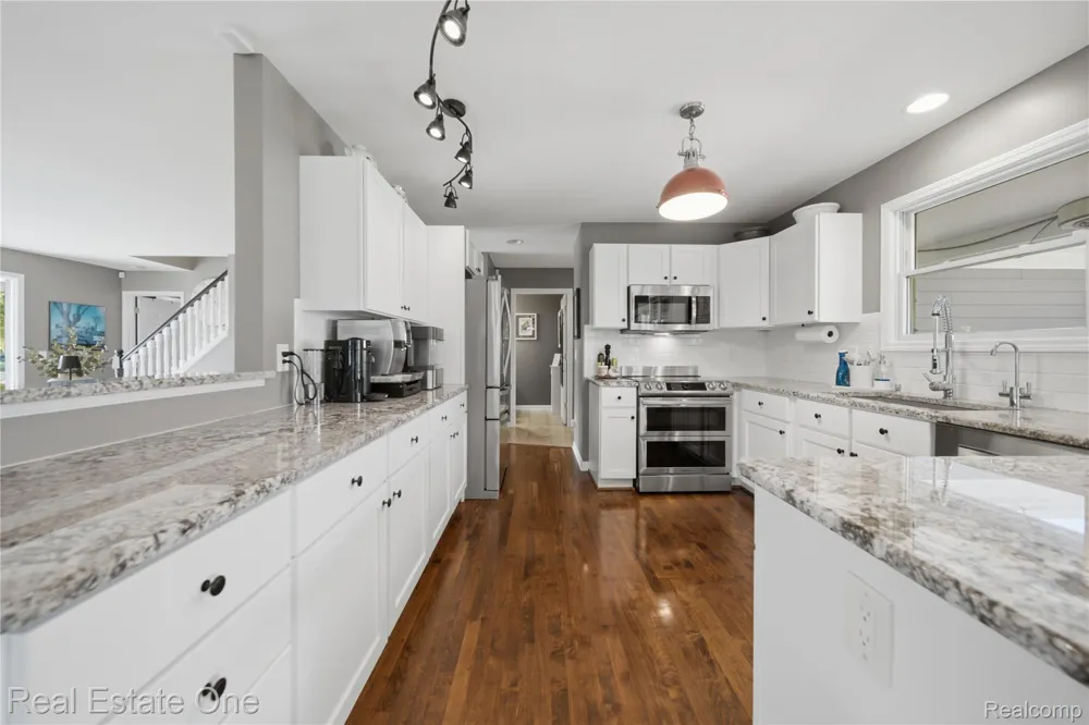 8707 Bridlewood Trail Hartland Township, MI 48843