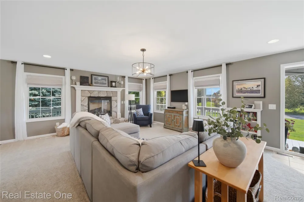8707 Bridlewood Trail Hartland Township, MI 48843