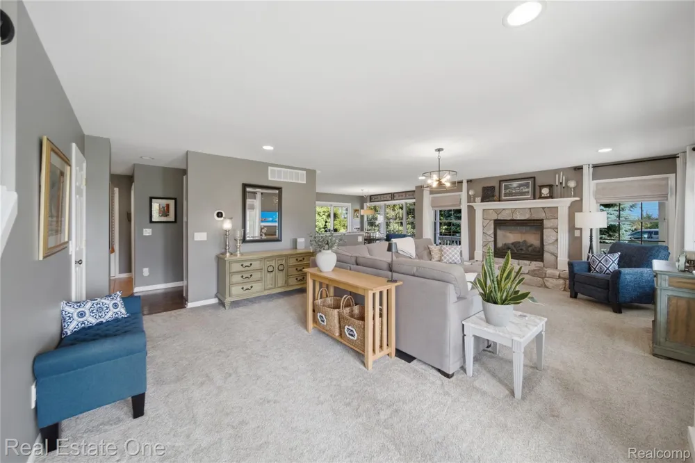 8707 Bridlewood Trail Hartland Township, MI 48843