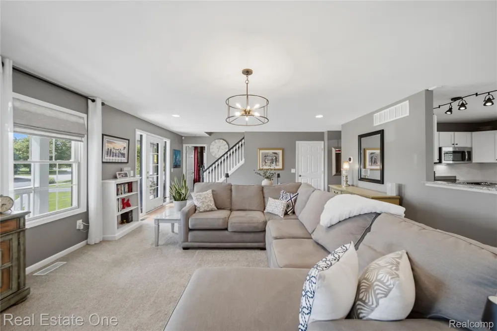 8707 Bridlewood Trail Hartland Township, MI 48843