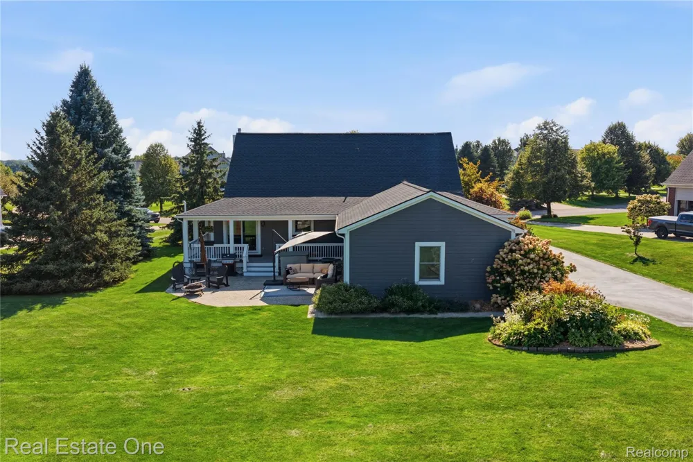 8707 Bridlewood Trail Hartland Township, MI 48843