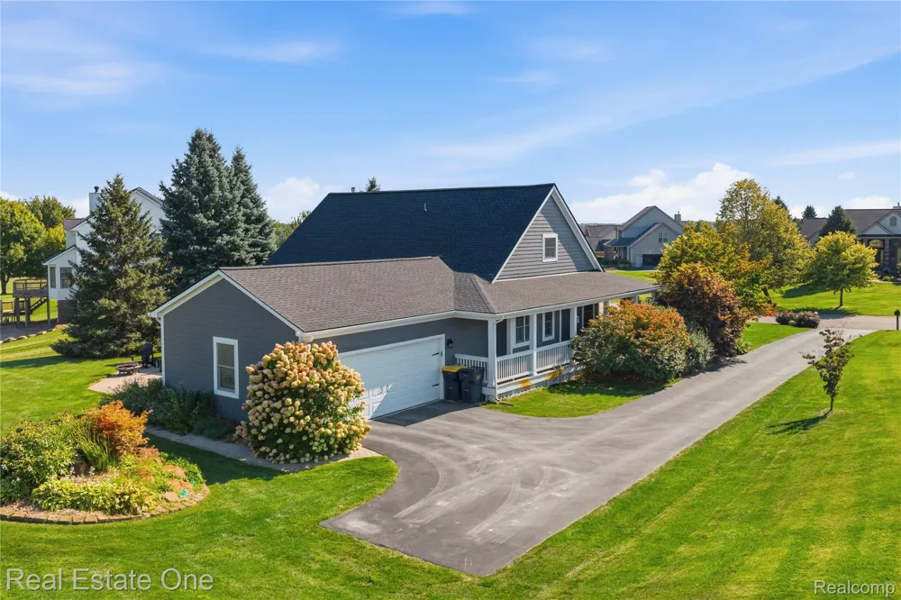 8707 Bridlewood Trail Hartland Township, MI 48843