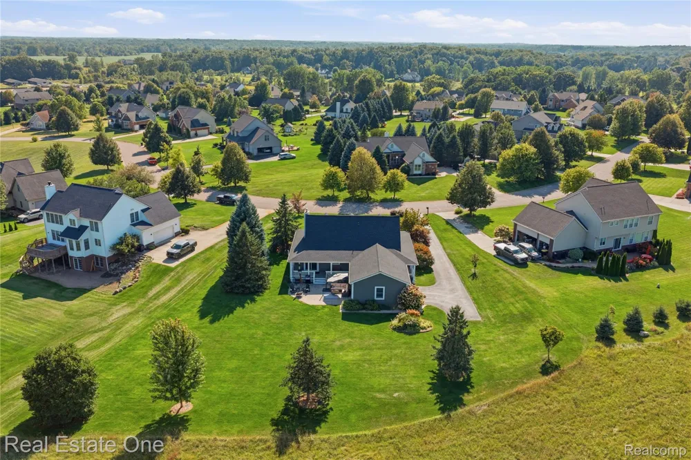 8707 Bridlewood Trail Hartland Township, MI 48843