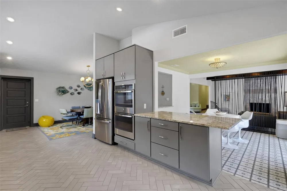 2634 COLLINS AVENUE Lakeland, FL 33803