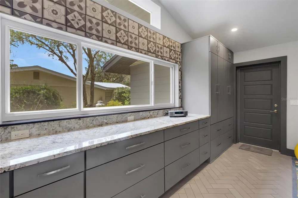 2634 COLLINS AVENUE Lakeland, FL 33803
