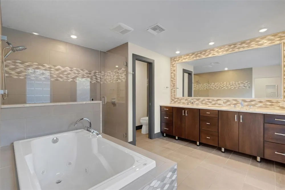 2634 COLLINS AVENUE Lakeland, FL 33803