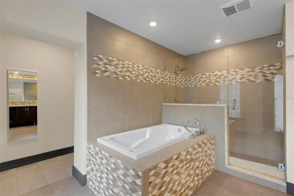 2634 COLLINS AVENUE Lakeland, FL 33803