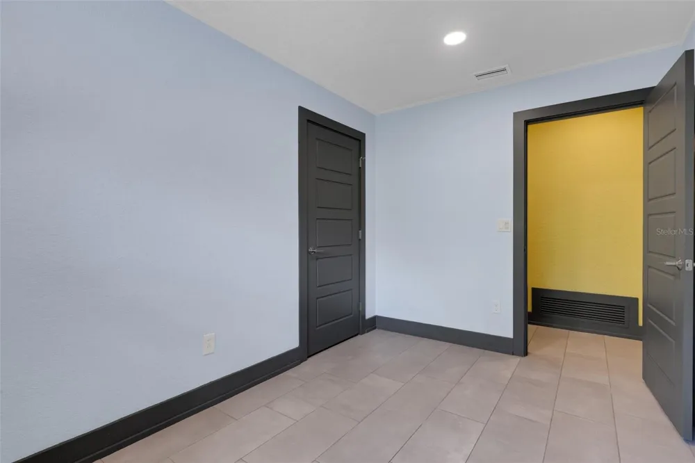 2634 COLLINS AVENUE Lakeland, FL 33803