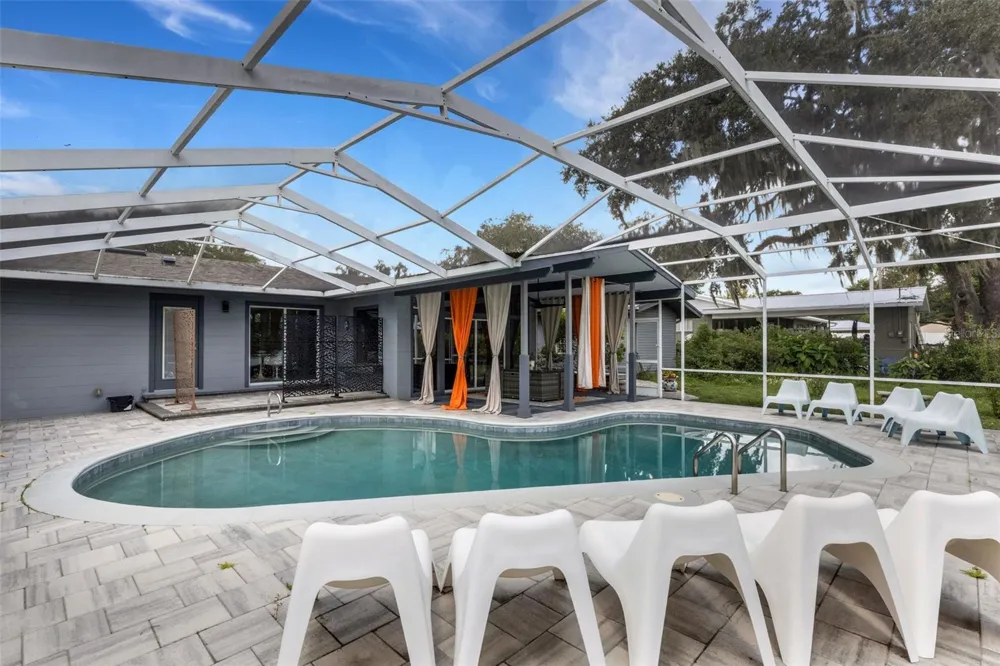 2634 COLLINS AVENUE Lakeland, FL 33803