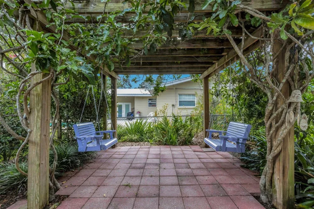 2634 COLLINS AVENUE Lakeland, FL 33803