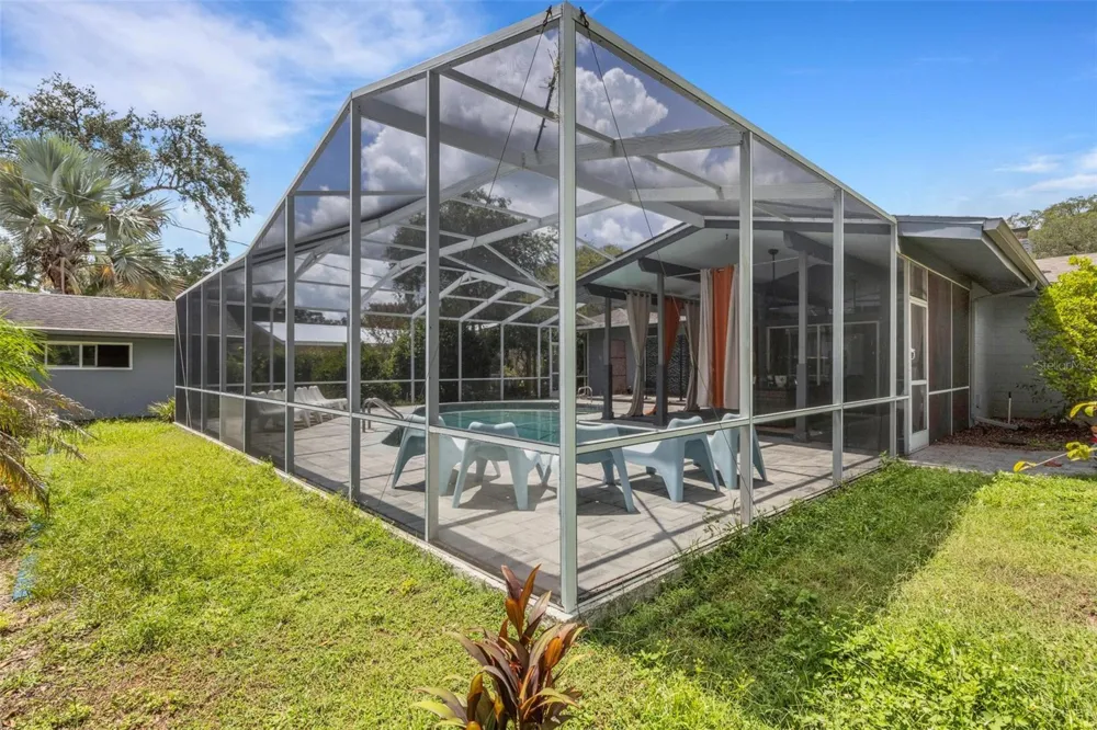 2634 COLLINS AVENUE Lakeland, FL 33803