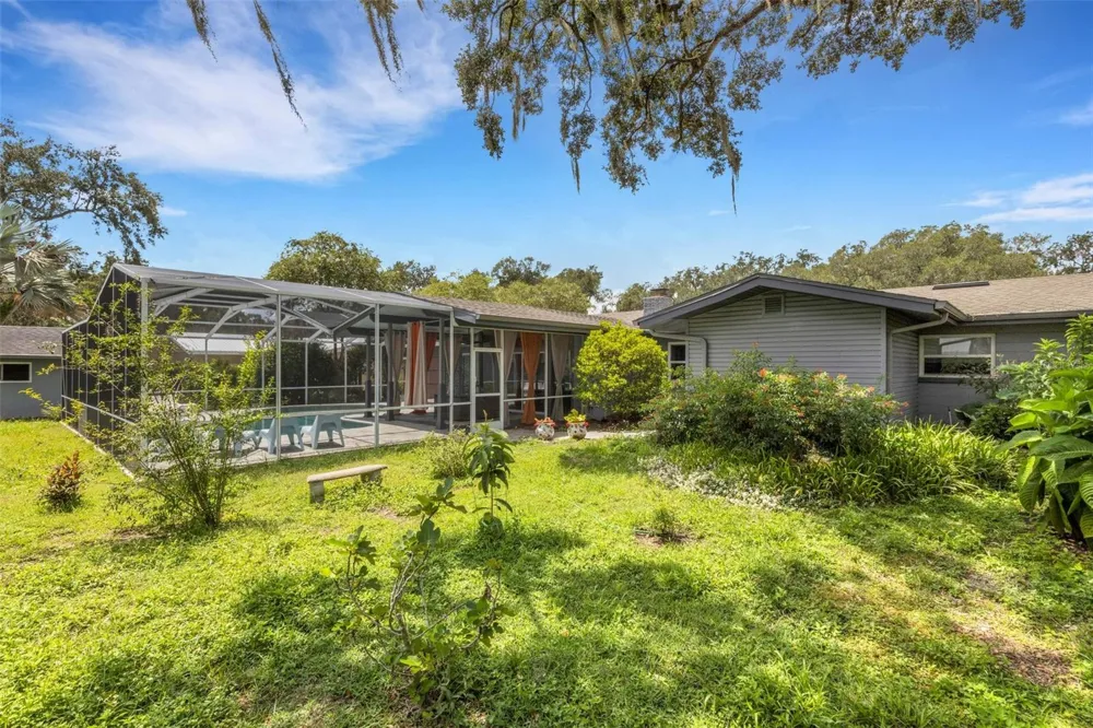 2634 COLLINS AVENUE Lakeland, FL 33803