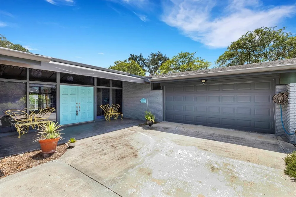 2634 COLLINS AVENUE Lakeland, FL 33803