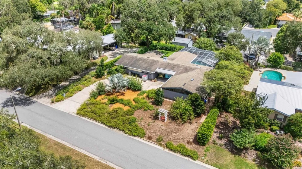 2634 COLLINS AVENUE Lakeland, FL 33803