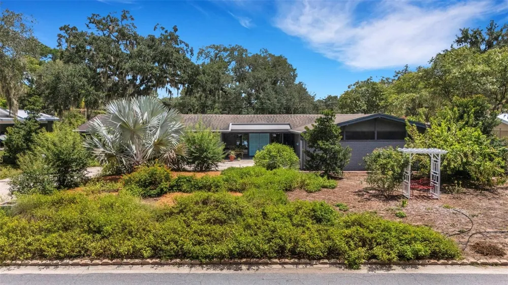 2634 COLLINS AVENUE Lakeland, FL 33803