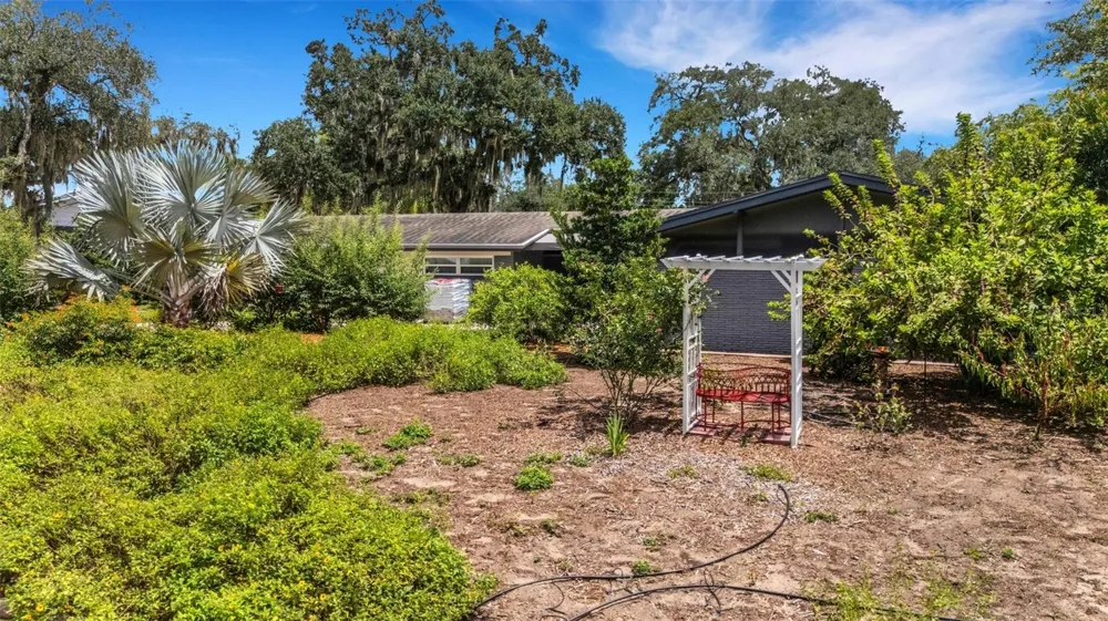 2634 COLLINS AVENUE Lakeland, FL 33803