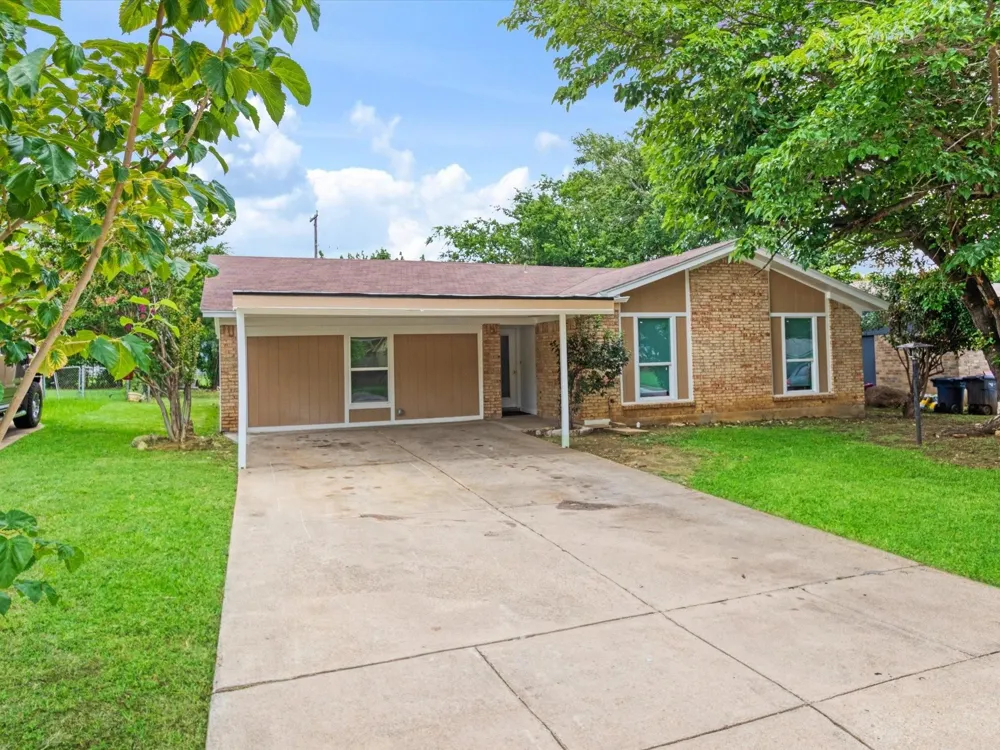 4901 Richardson Street Fort Worth, TX 76119