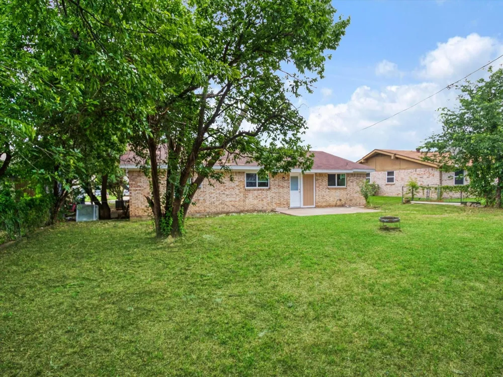 4901 Richardson Street Fort Worth, TX 76119