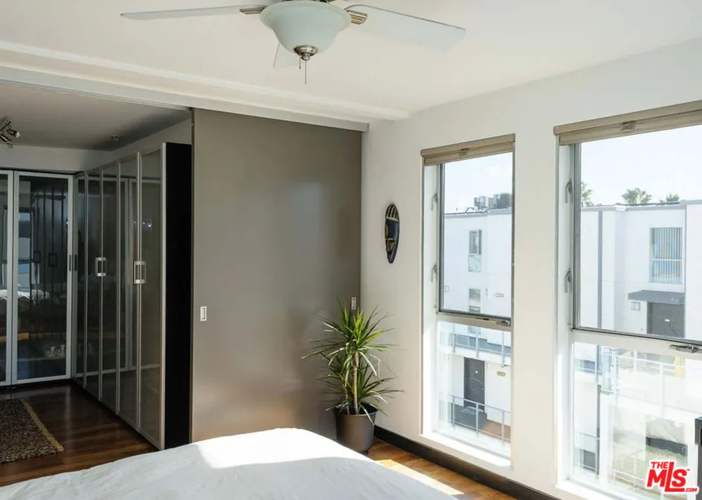 4215 Glencoe Avenue #428 Los Angeles, CA 90292