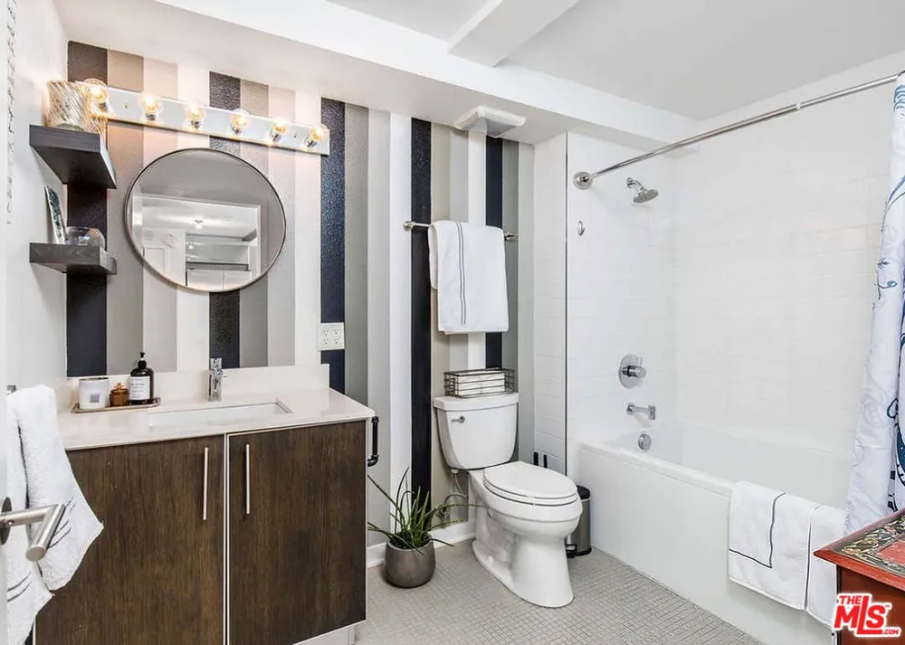 4215 Glencoe Avenue #428 Los Angeles, CA 90292