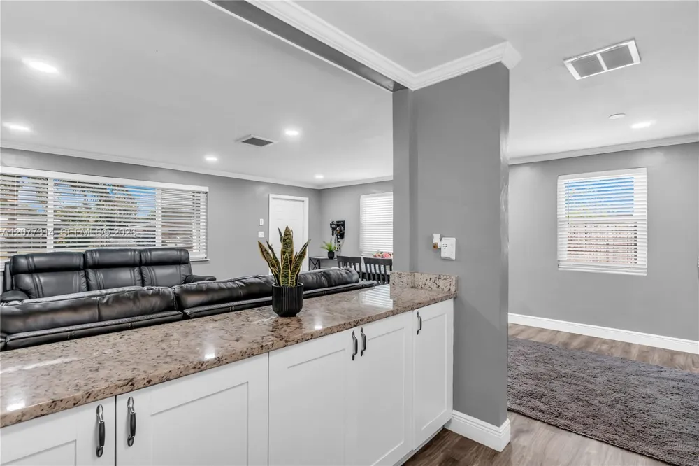 841 NE 59th St Oakland Park, FL 33334