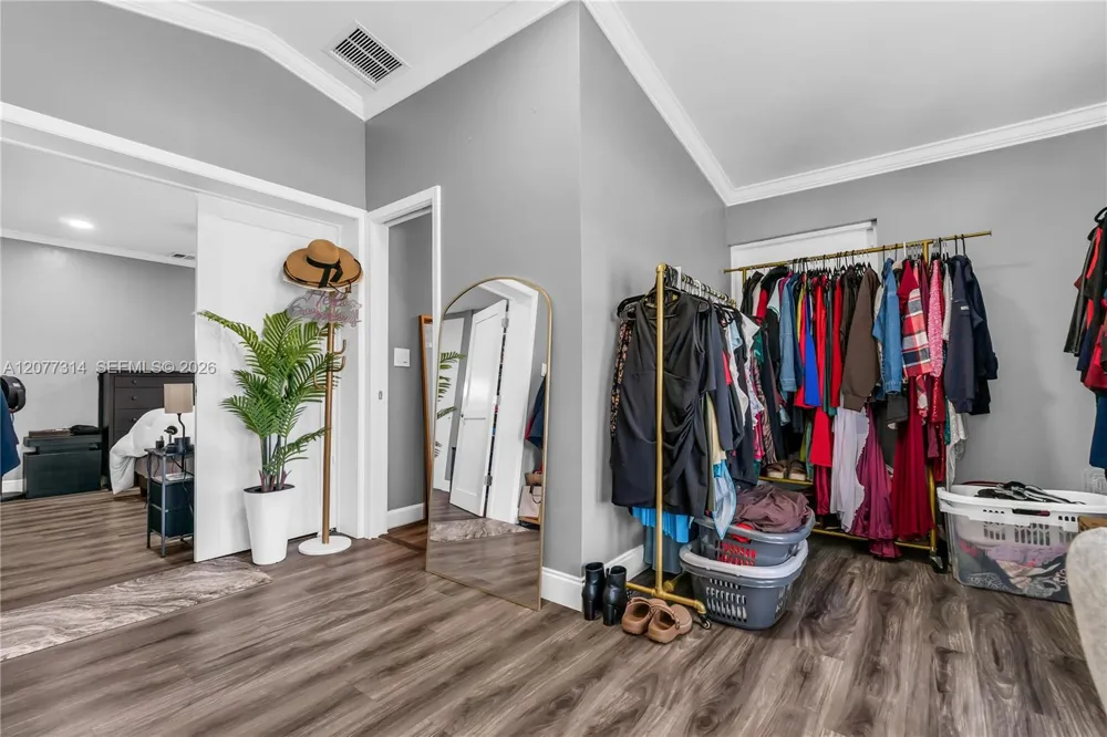 841 NE 59th St Oakland Park, FL 33334