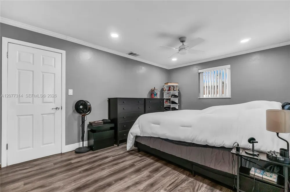 841 NE 59th St Oakland Park, FL 33334