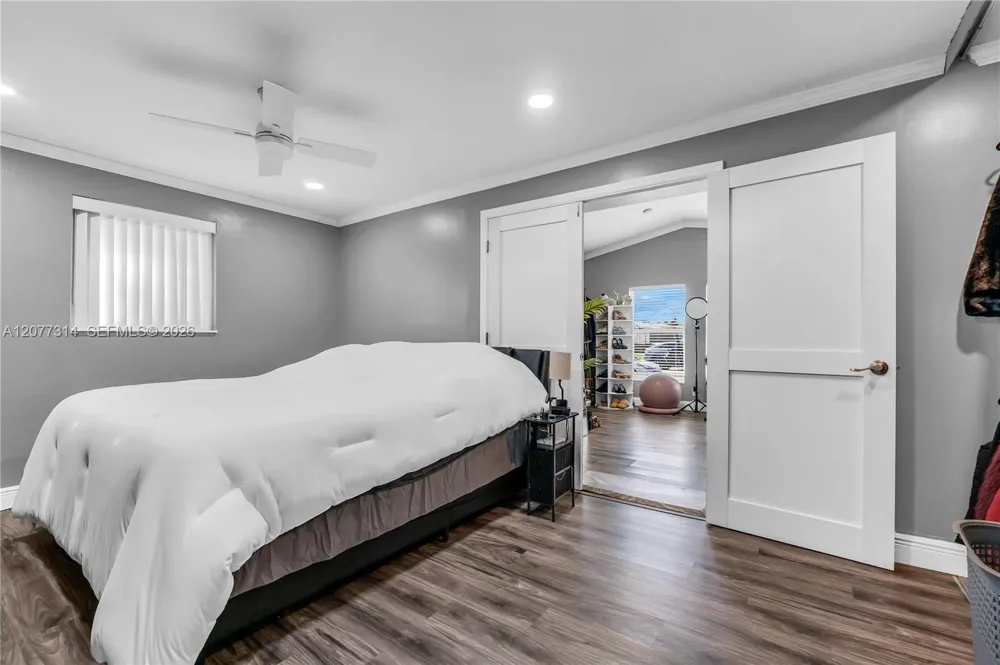 841 NE 59th St Oakland Park, FL 33334