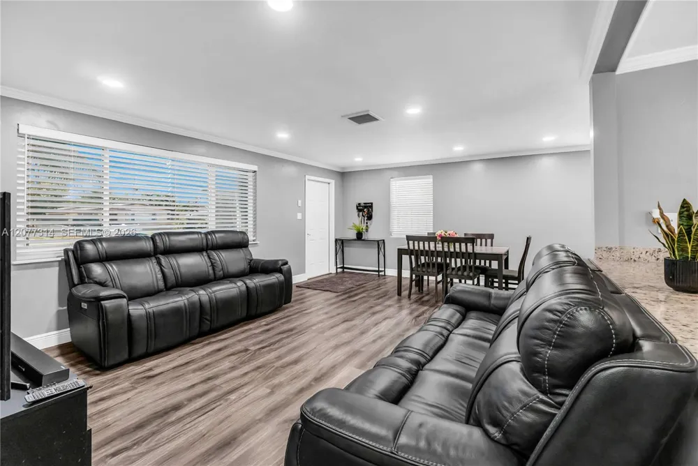 841 NE 59th St Oakland Park, FL 33334