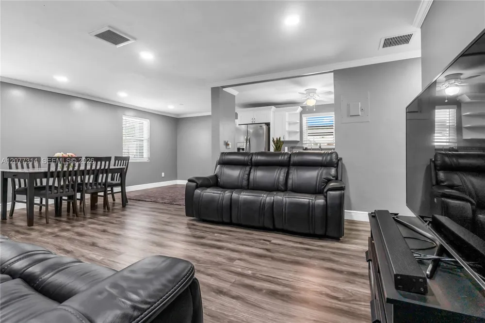 841 NE 59th St Oakland Park, FL 33334