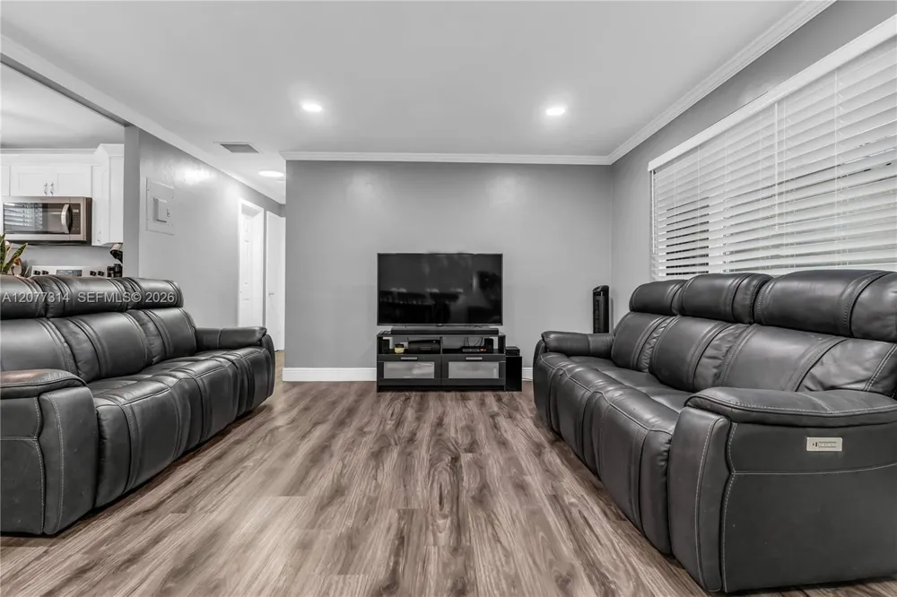 841 NE 59th St Oakland Park, FL 33334