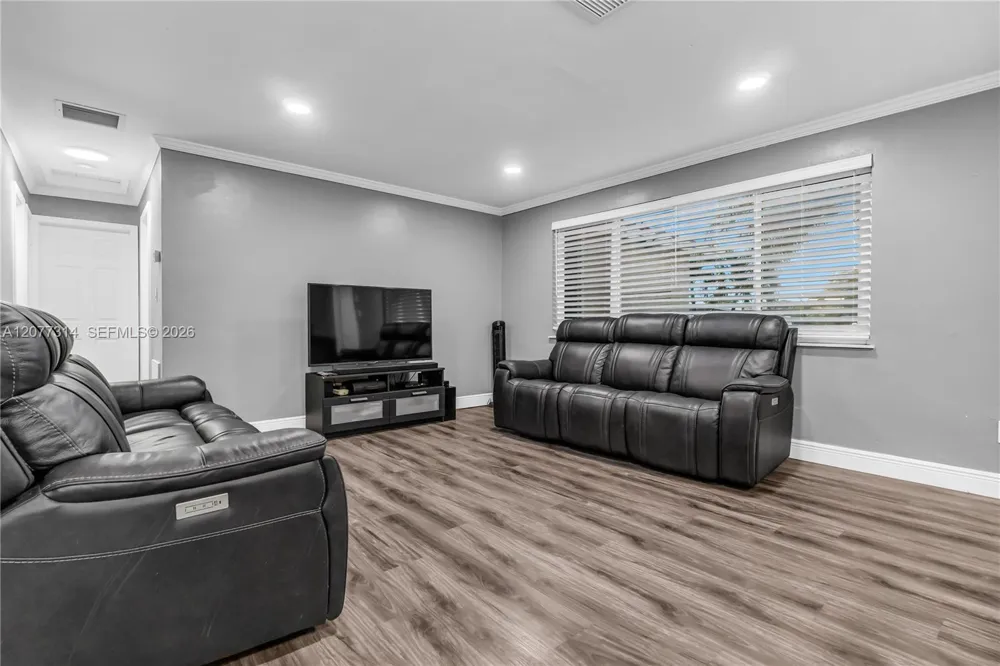 841 NE 59th St Oakland Park, FL 33334