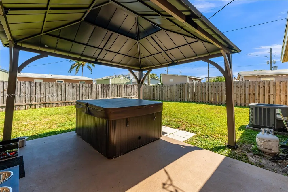 841 NE 59th St Oakland Park, FL 33334