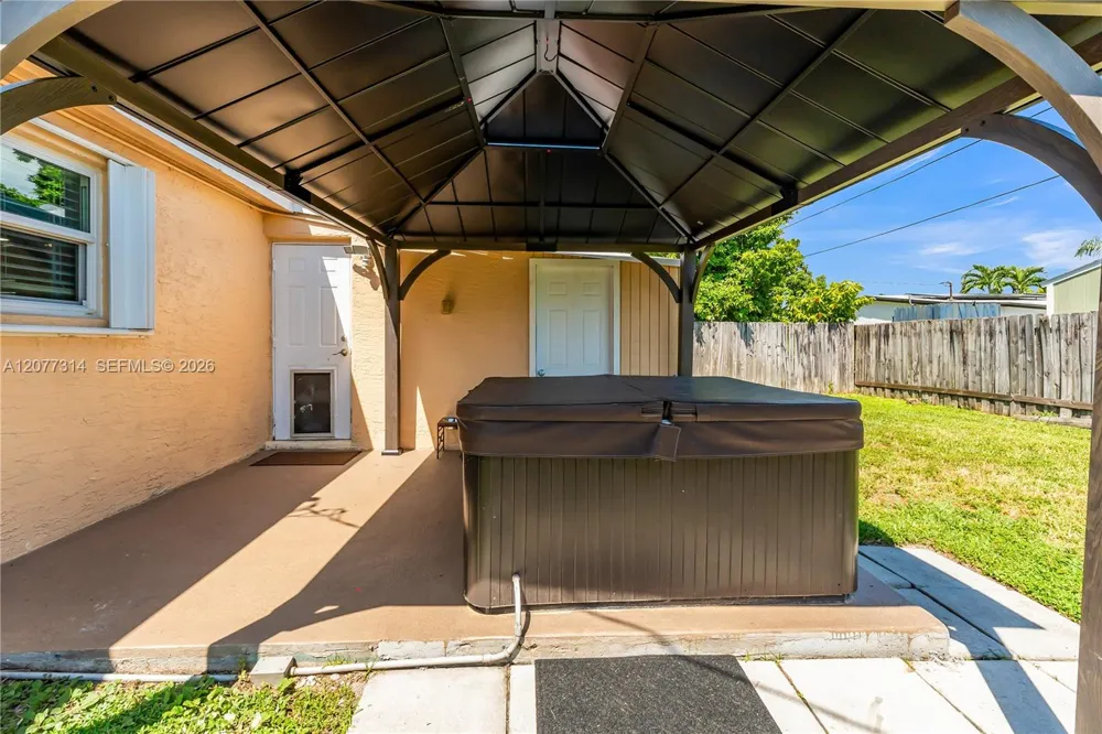 841 NE 59th St Oakland Park, FL 33334