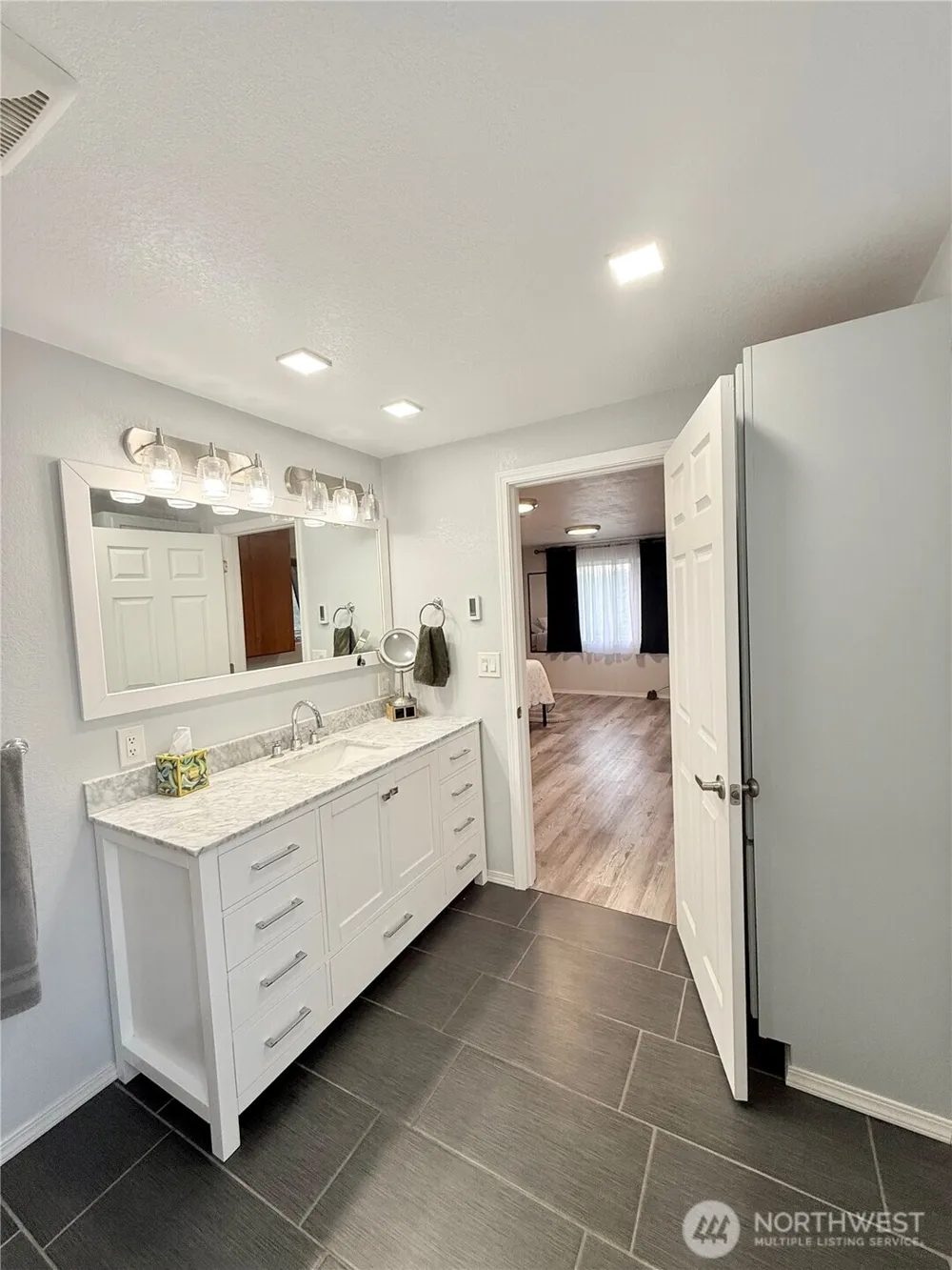 28 Dixon Road Omak, WA 98841