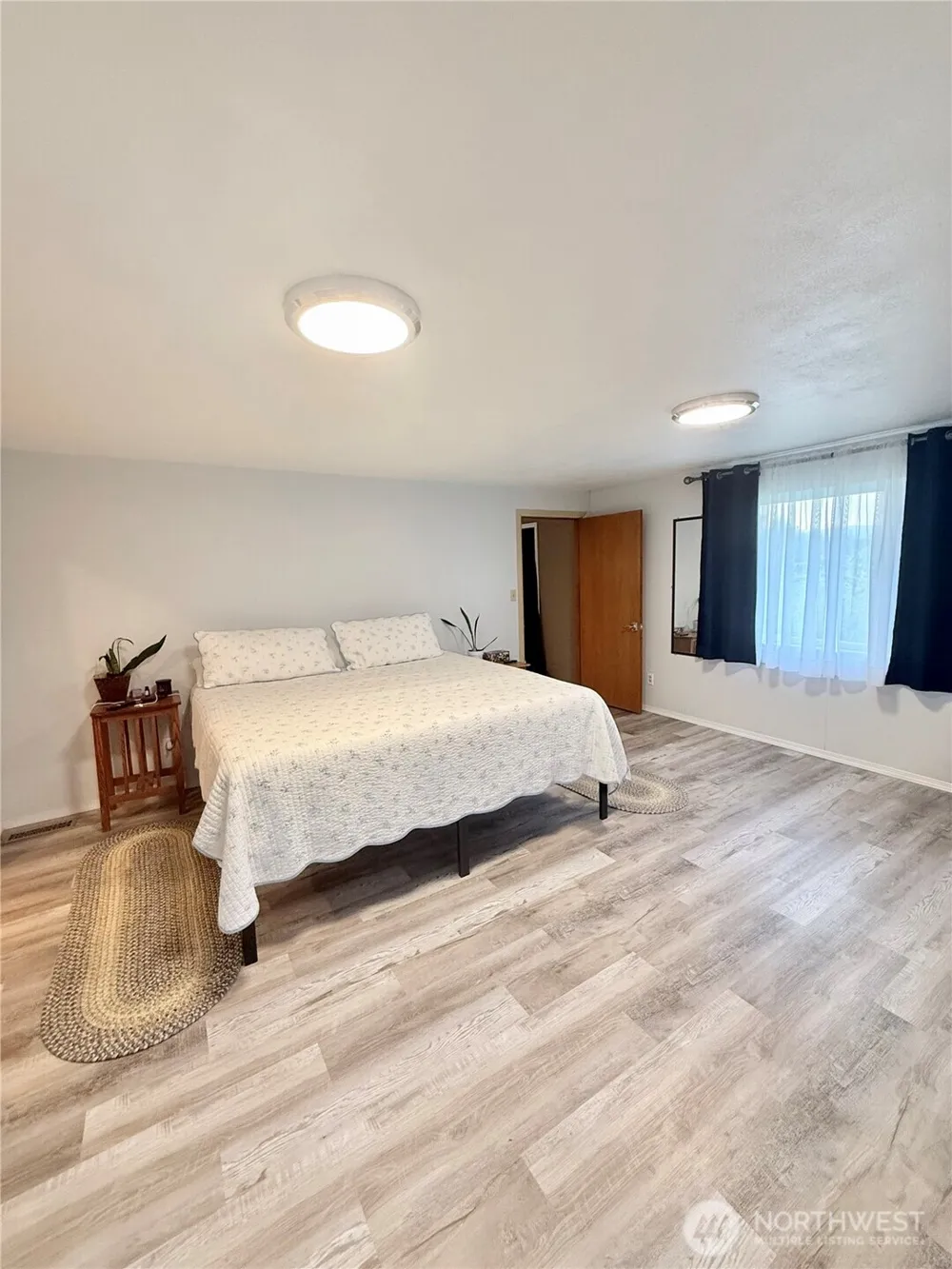 28 Dixon Road Omak, WA 98841