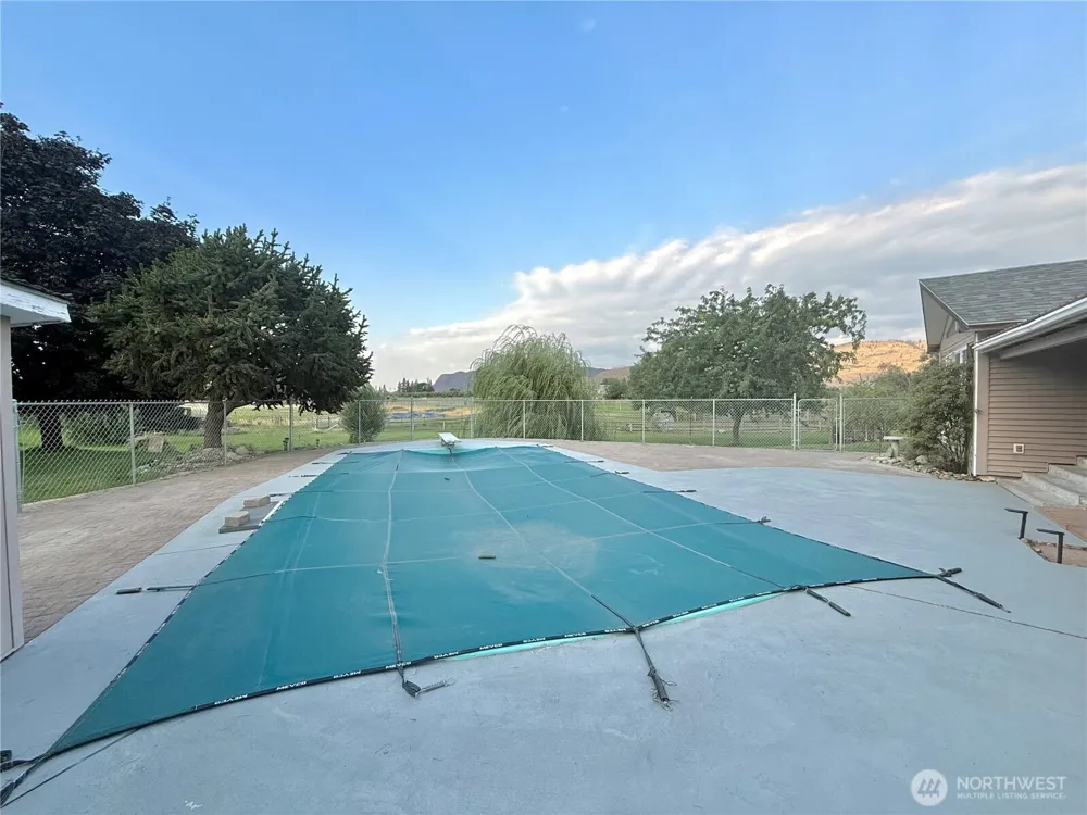28 Dixon Road Omak, WA 98841