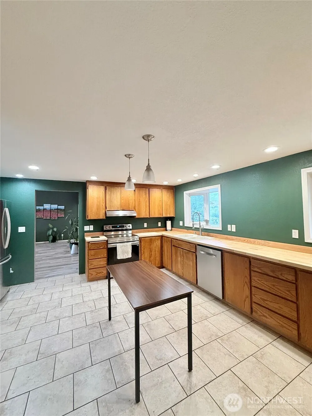 28 Dixon Road Omak, WA 98841
