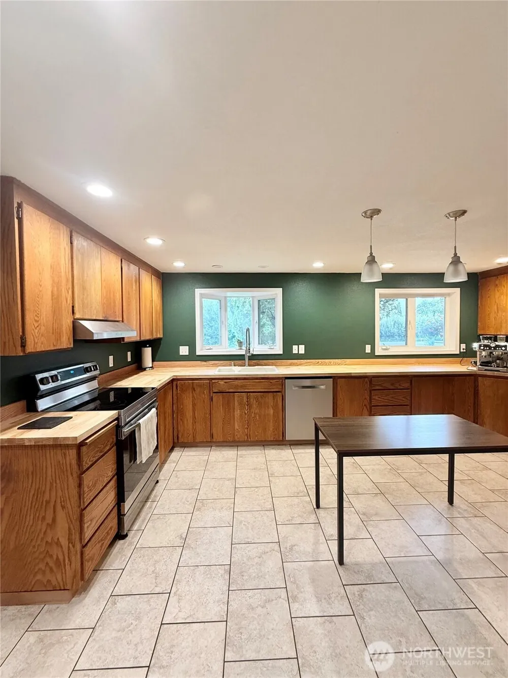 28 Dixon Road Omak, WA 98841