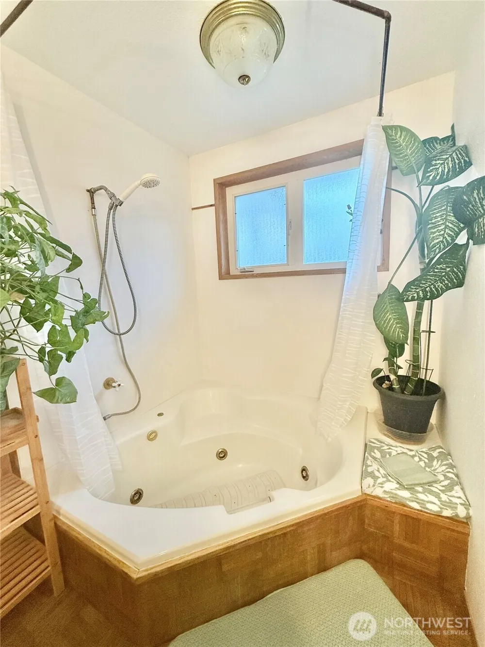 28 Dixon Road Omak, WA 98841