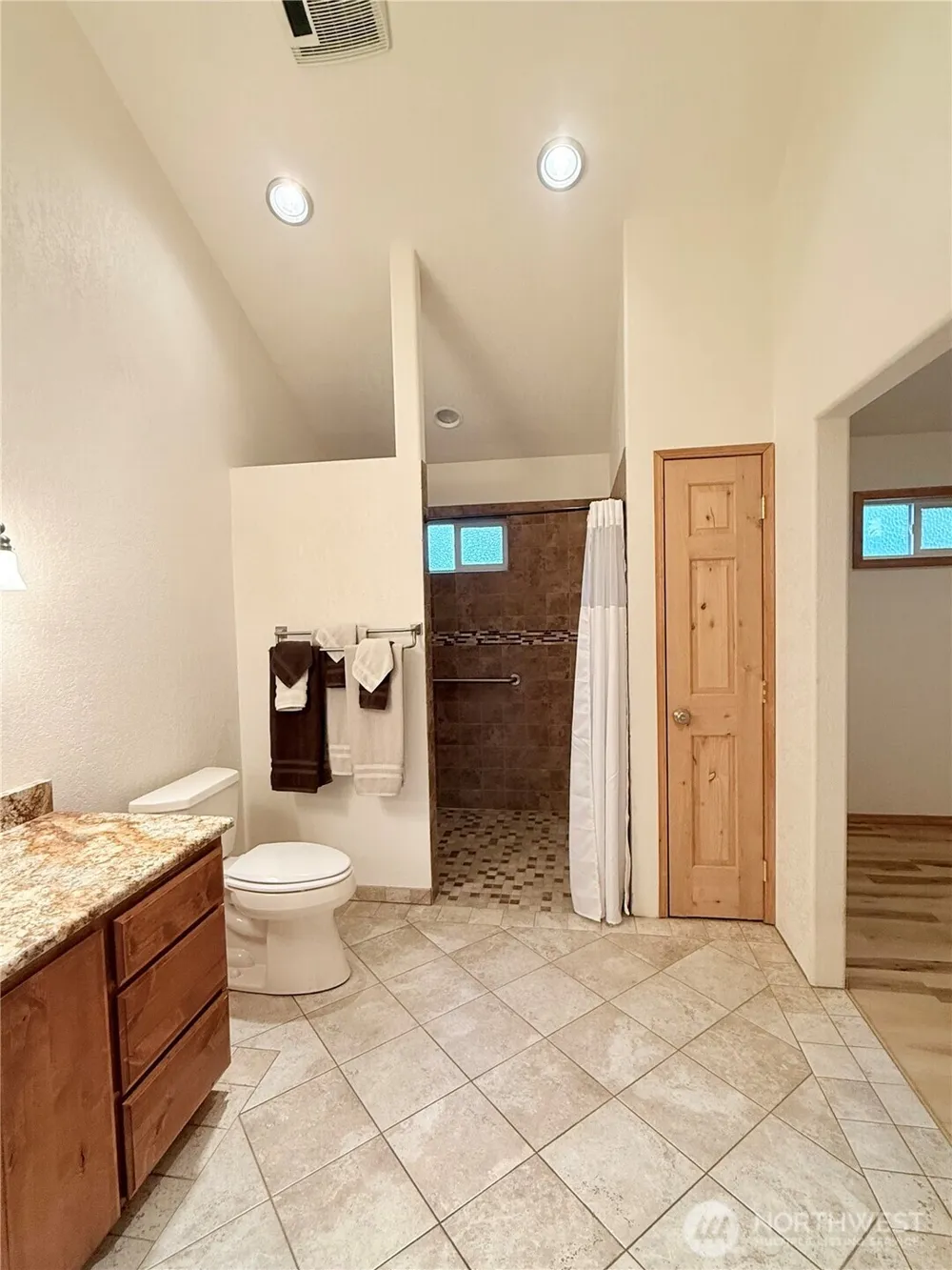 28 Dixon Road Omak, WA 98841