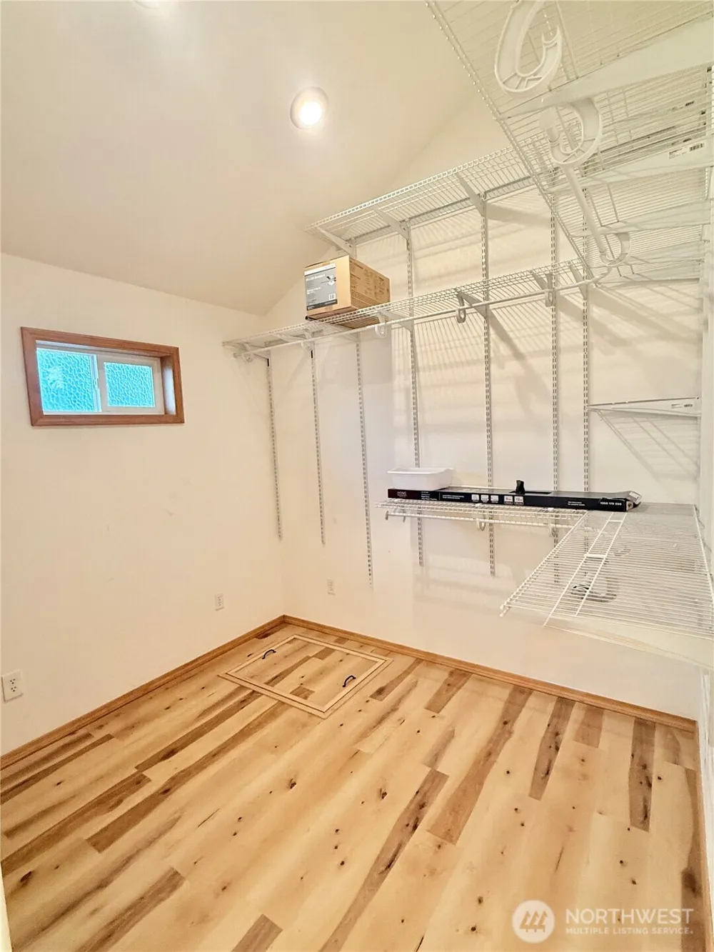 28 Dixon Road Omak, WA 98841