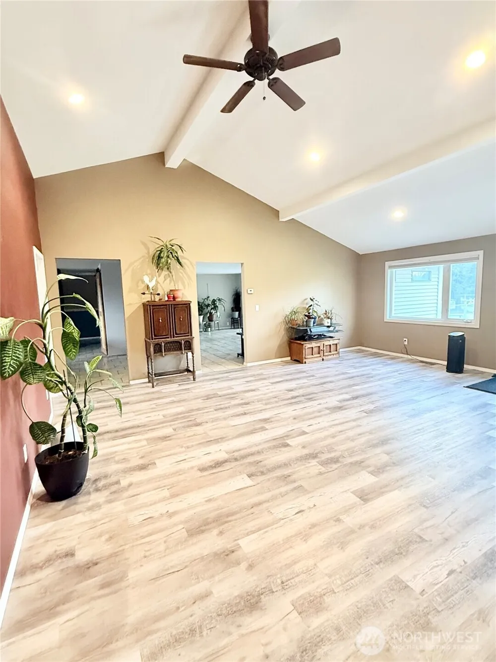 28 Dixon Road Omak, WA 98841