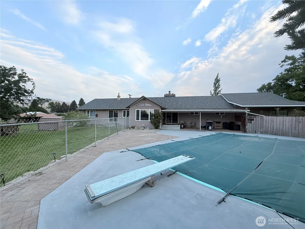 28 Dixon Road Omak, WA 98841